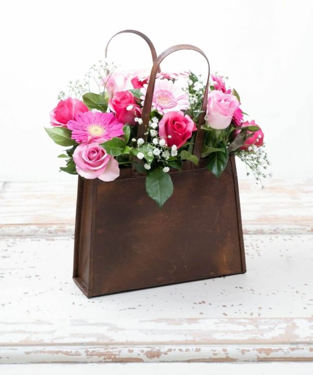 Rustic handbag of roses and geberas