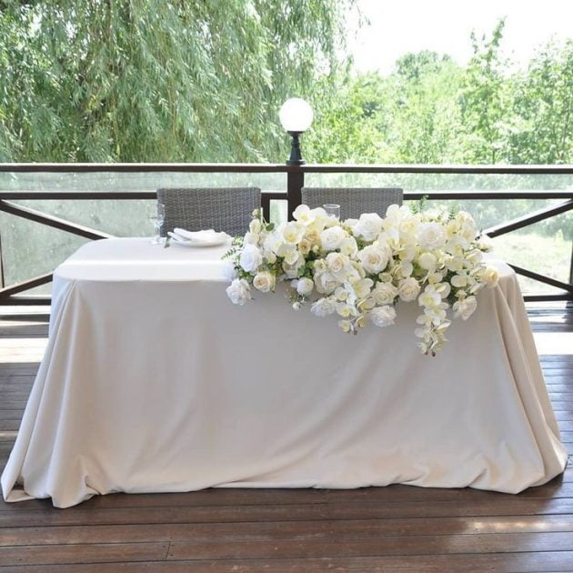 Sweetheart bridal table arrangement