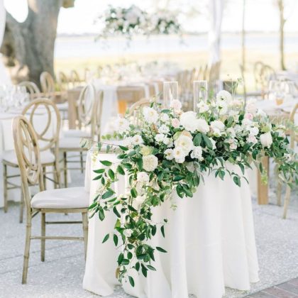 Sweetheart bridal table arrangement